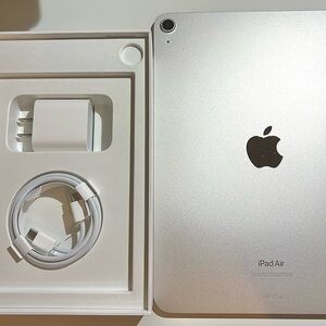 (BEST DEAL) IPAD AIR 5TH GEN 11IN (M1) 256GB STARLIGHT + FREE NEW APPLE CHARGER